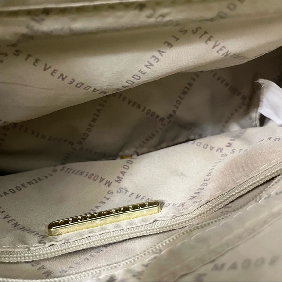 Steve Madden Bevelyn Crossbody Bag - Picture 10 of 15